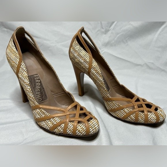 Ferragamo pumps purchased in Italy. Vintage Designer high heels, sz 7.5 - Picture 4 of 12